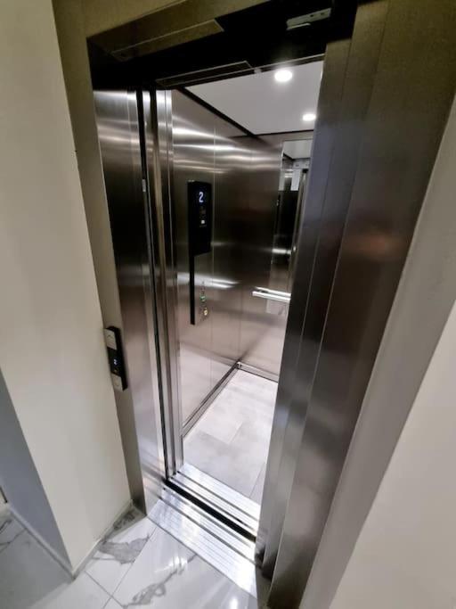 Apartament Cwa 1 Aeroport Otopeni Bagian luar foto
